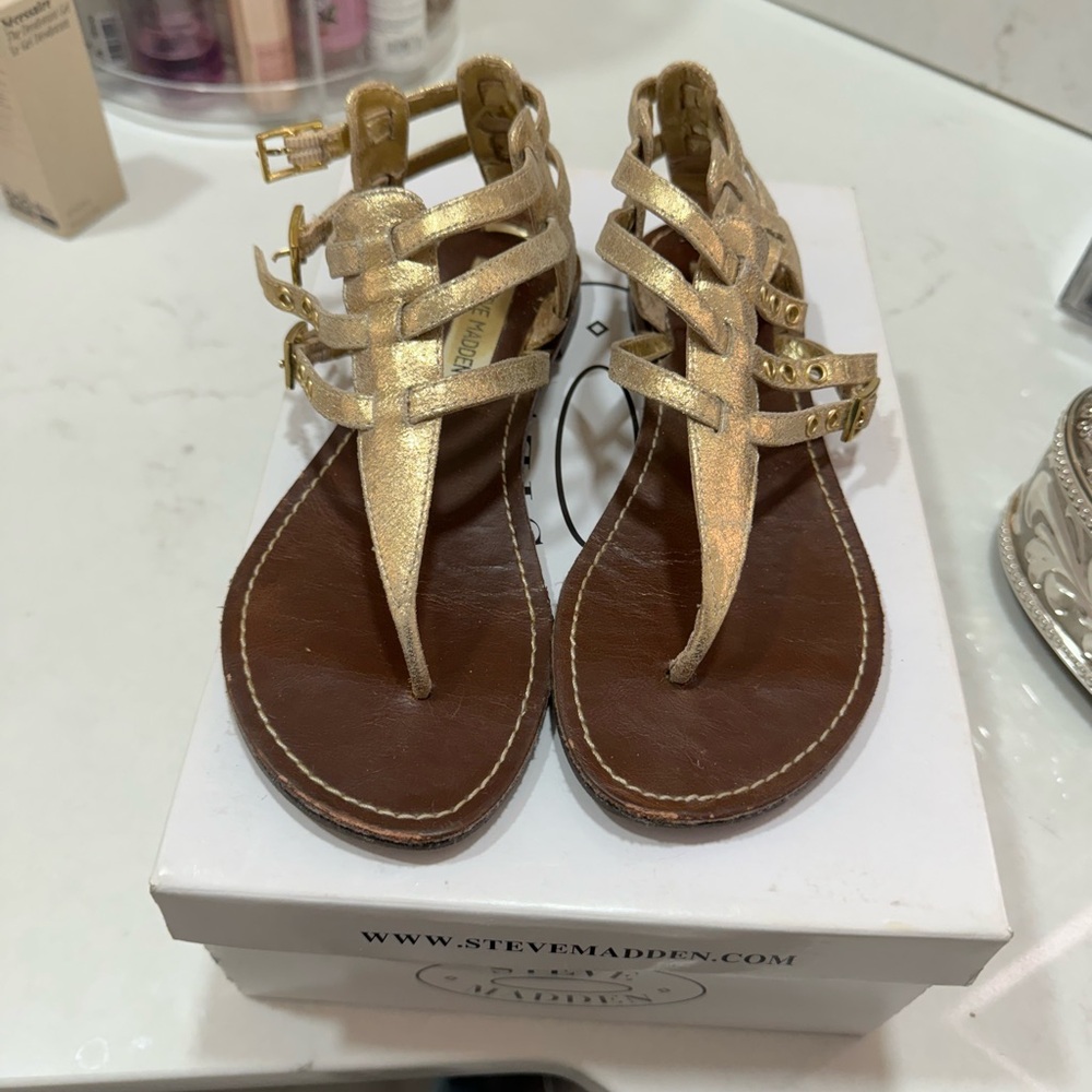 STEVE MADDEN: Gold Sandals